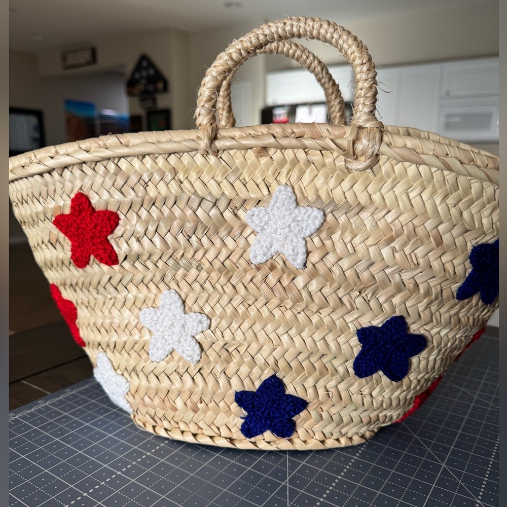Patriotic Stars Straw Bag. BRAND NEW!! Perfect
For summer!!